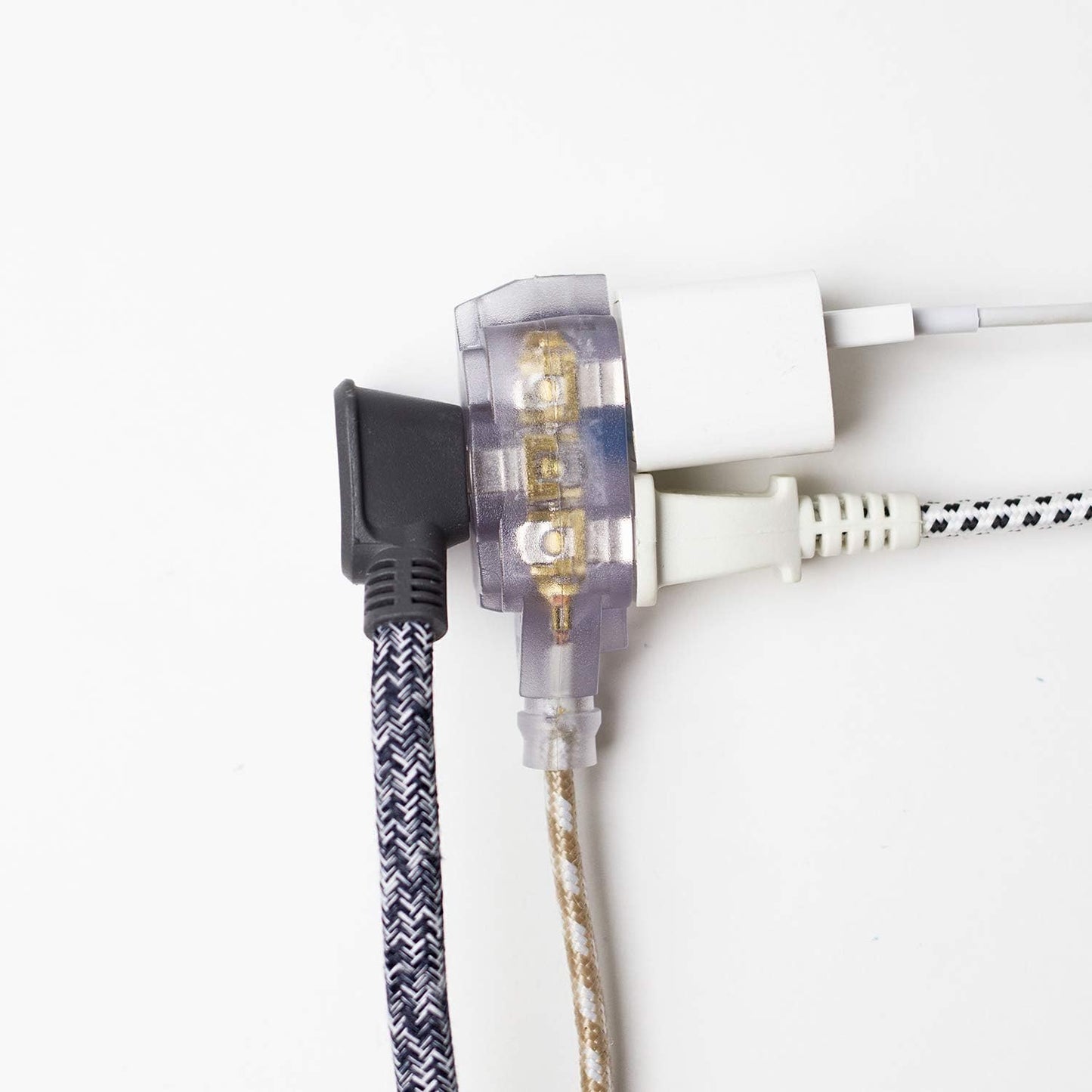 Electric 22836 Designer Series 9-Ft Fabric Extension Cord, 3 Polarized Outlets, Right Angle Plug, 125 Volts, Gold and White